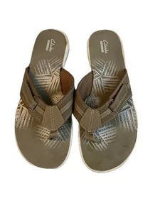 CLARKS BREEZE SEA LIGHTWEIGHT FLIP FLOPS Collection Sz. 11M Thongs Sandal Taupe - Picture 1 of 12