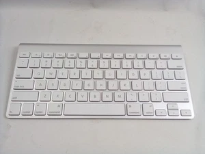 Apple A1314 White Wireless Bluetooth Magic Keyboard - Picture 1 of 2