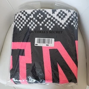 VICTORIA'S SECRET SHERPA HOT PINK & BLACK COZY PLUSH BLANKET 60" x 72" NEW NIP - Picture 1 of 2