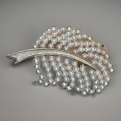 Vintage Cream Faux Seed Pearl Beaded Wire Feather Brooch Pin Pale Gold Tone - Image 1 of 4