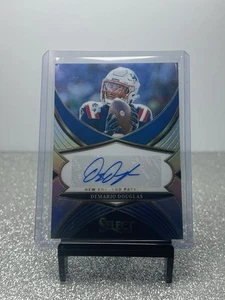 Panini Select 2024 - Select Signatures Demario Douglas #SSP-DDO Silver Prizm... - Imagen 1 de 2