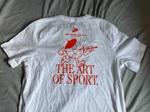 Camiseta Nike "El Arte del Deporte" Mediana $48 - Imagen 1 de 4