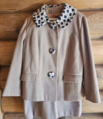 Vintage Tan Wool Skirt And Jacket Leopard Faux Fur Collor Buttons.  Size 10 - Image 1 of 4