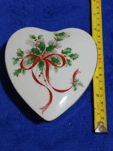 Mikasa UT128 Palast Stechpalme Gold Herzform bedeckt Urlaub Porzellan Schale. - Bild 1 von 4