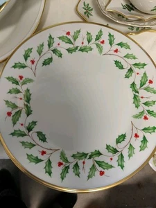 4 Lenox HOLIDAY Christmas 10.5" Holly Dinner Plates - Picture 1 of 2