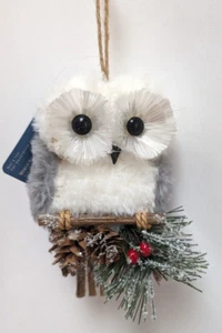 Adorno de búho blanco fibra natural y piel sintética - Imagen 1 de 2