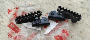 Pedaline poggiapiedi Aprilia 650 Pegaso 1992-2004 AP8135390 ap8135398 Nuovo - Foto 1 di 3