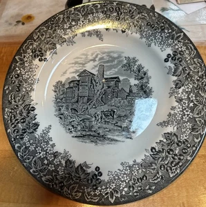 Wedgwood Queen’s Ware - Romantic England - schwarzer Teller "Morton Old Hall" - - Bild 1 von 4