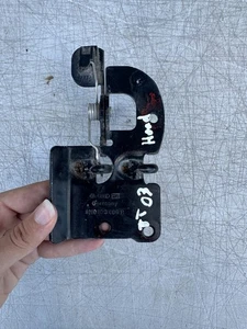 2003 AUDI TT MK1 CONVERTIBLE FRONT HOOD UPPER LATCH RELEASE LOCK CLASP CATCH OEM - Bild 1 von 4