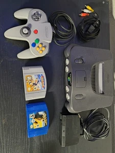 Lot Console de jeux vidéo Nintendo 64. James Bond / Star Wars. Tous les accords. - Photo 1/5