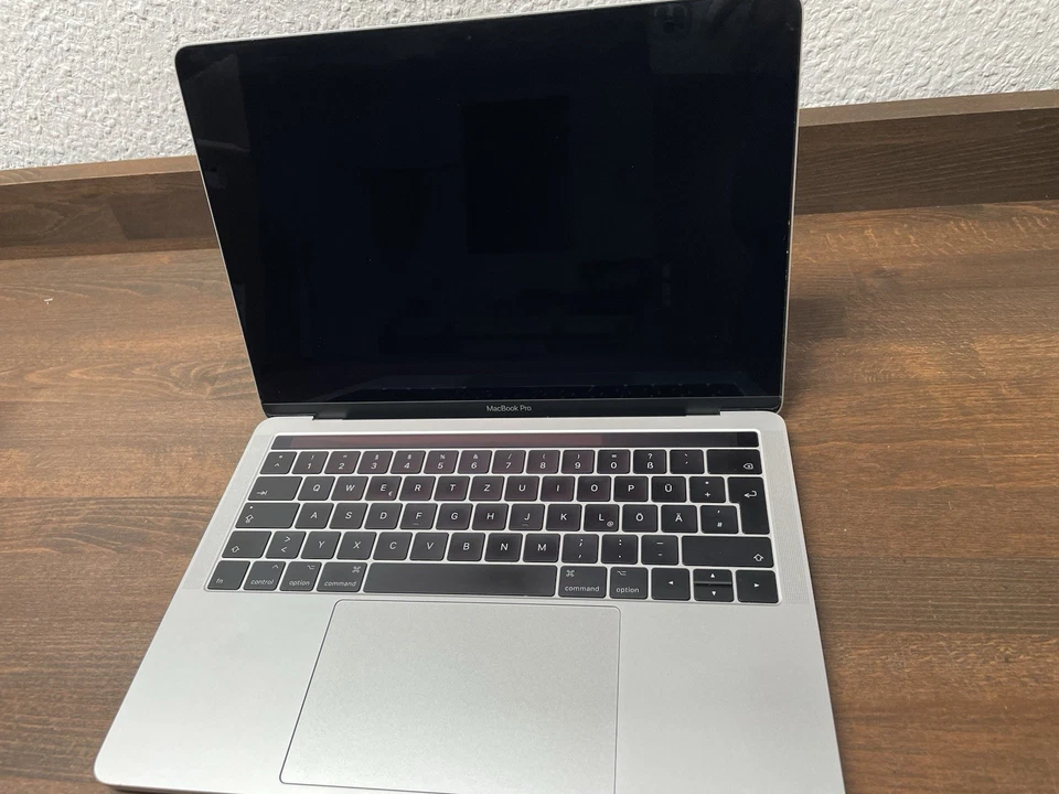 MacBook Pro 13" 2017 mit Touchbar - Bild 1 von 4