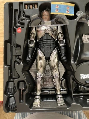 Hot Toys Robocop Battle Damaged MMS266 USED ROBOCOP ONLY 1/6 Scale - Image 1 of 4