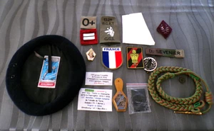 ENSEMBLE MILITAIRE BERET + INSIGNES LIEUTENANT VETERINAIRE 132° GROUPE CYNOPHILE - Picture 1 of 4