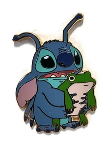 2004 Stitch with Frog Disney Pin #25886 from Lilo & Stitch - Picture 1 of 2