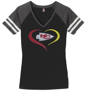 Camiseta de fútbol americano para mujer Kansas City Chiefs con cuello en V - Imagen 1 de 9