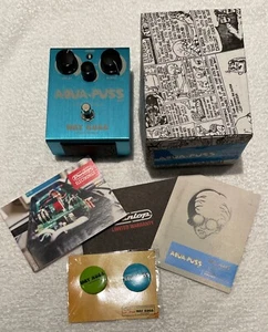 Way Huge WHE701 Aqua Puss Delay Echo Effects Near Mint w/ Box/inserts TESTED - Picture 1 of 9
