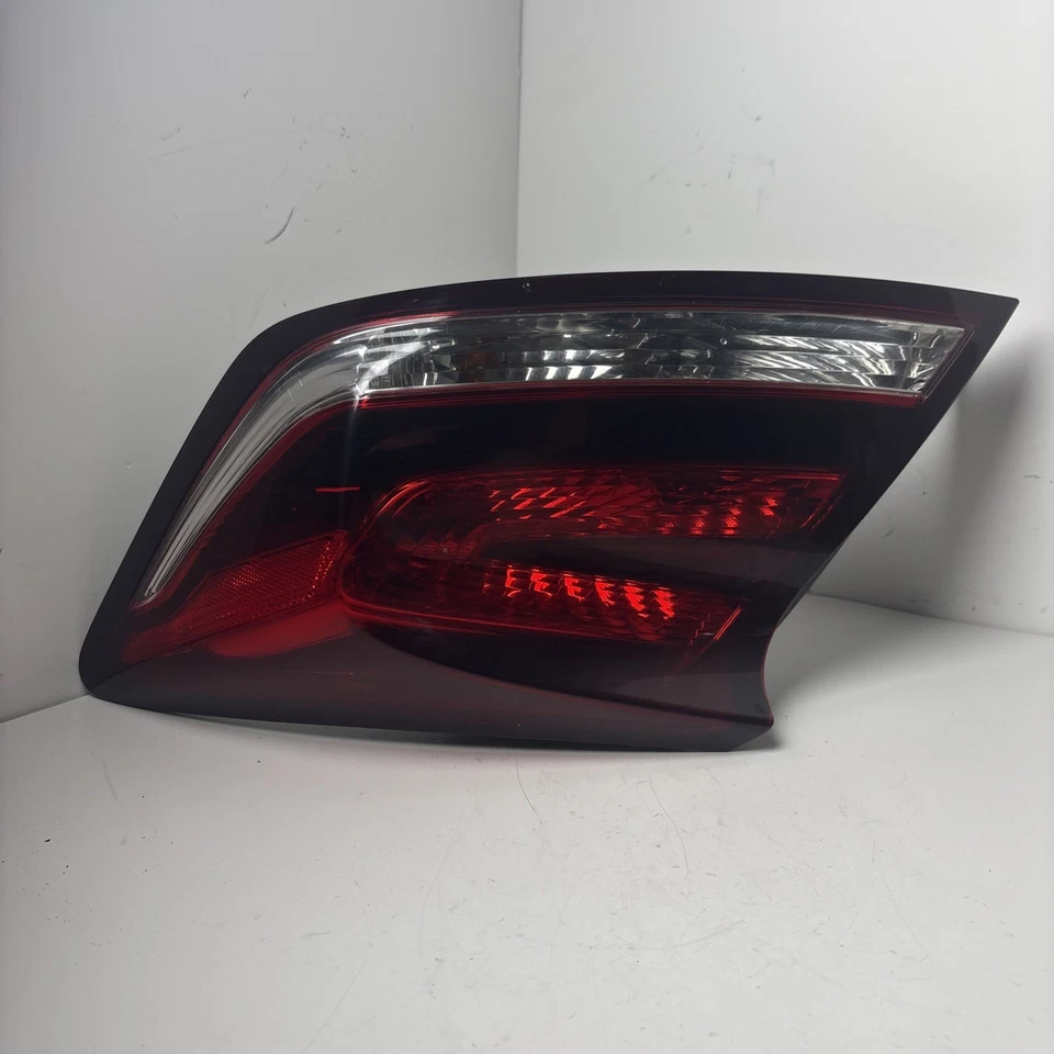 Luz trasera exterior Honda Civic 2014 montaje lateral derecho pasajero fabricante original Foto 1 de 4