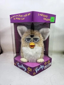De colección Furby 1998 Oso Tostado Modelo Raro 70-800 Nuevo en Caja Sellada L2601 - Imagen 1 de 8