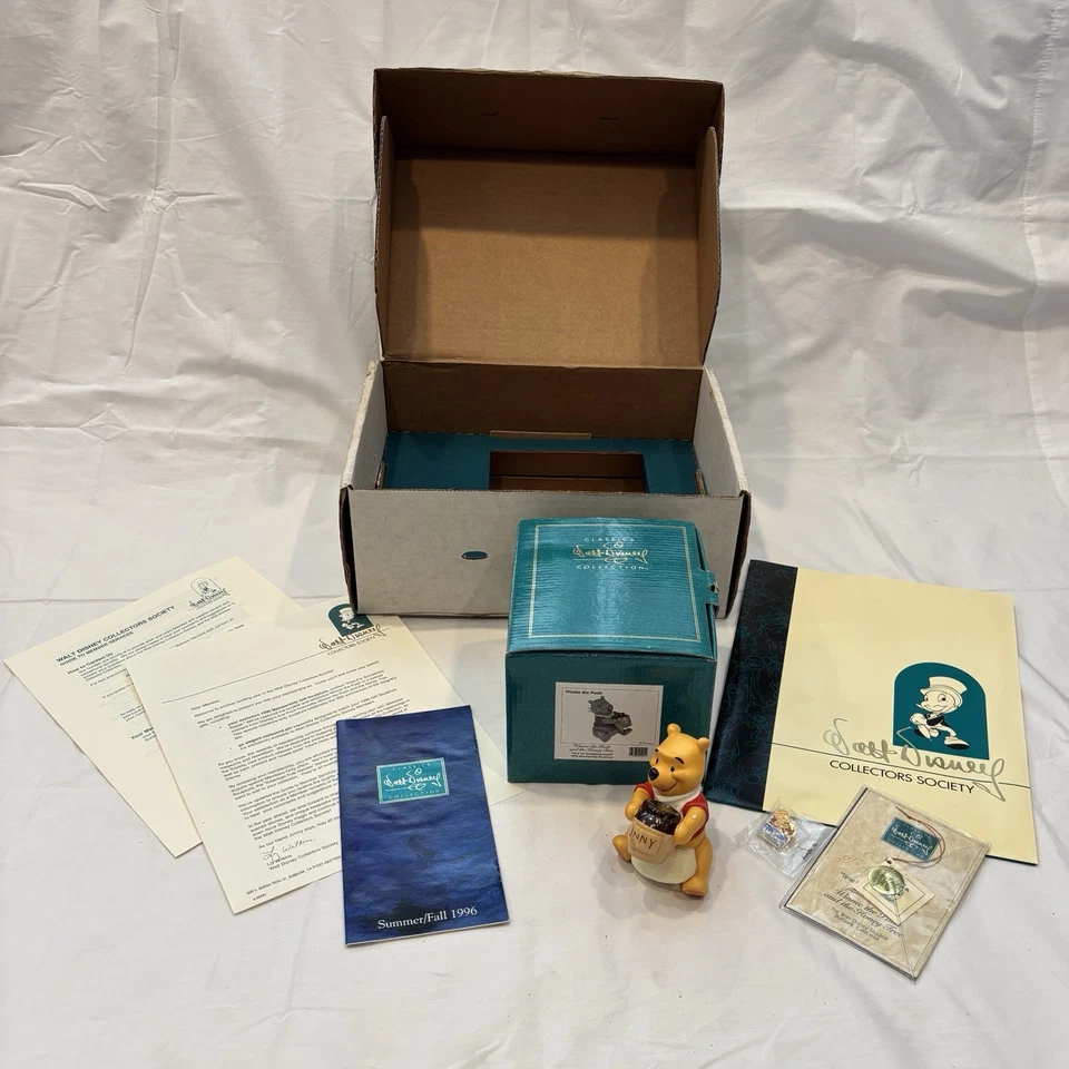 Winnie The Pooh Figure Time for Something Sweet 1996 Membership Sculpture W COA