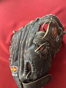 VINTAGE Easton Professional Collection B21 11 “Baseball Glove - Brown/Black DS11