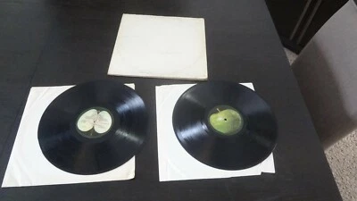 APPLE RECORDS BEATLES WHITE  33 1/3 LP ALBUM  Foto 1 de 4