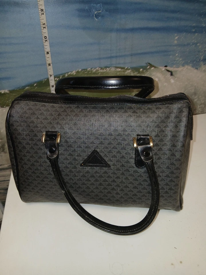 Bolso Liz Claiborne de Cuero Gris Carbón Triángulo Logo Cartera De Colección 1984 Foto 1 de 4
