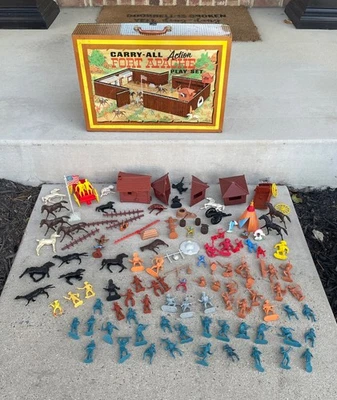 Vintage Louis Marx Carry All Fort Apache Toy ACTION PLAY SET w/ TIN CASE #4685 - Image 1 of 4
