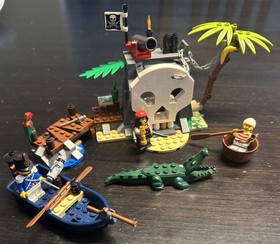 LEGO Pirates: Treasure Island (70411) Retired 2015 - W/Minifigs, No Box/Manual