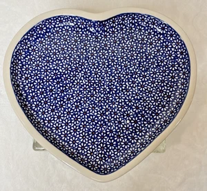 Plato de corazón vintage Boleslawiec cerámica polaca margaritas azules plato para servir - Imagen 1 de 7