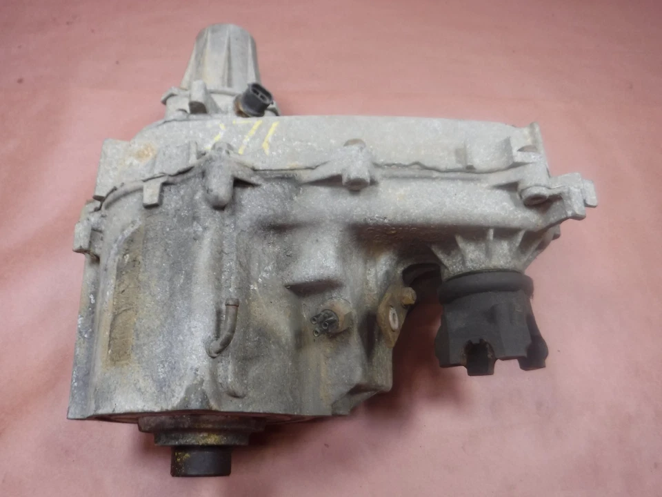Chevrolet S10 Blazer GMC S15 Sonoma  88-92 NP231 Transfer Case 4.3 V6 15568079 - Image 1 of 4