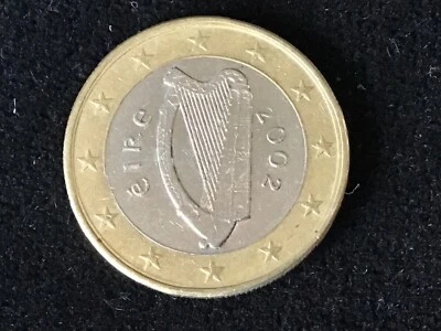 Bonita moneda bimetálica circulada de 1 euro 2002 representando arpa de la República de Irlanda Foto 1 de 2