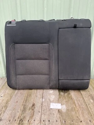 Cojín respaldo trasero derecho Volkswagen Golf 2010-2014 OEM. Foto 1 de 4