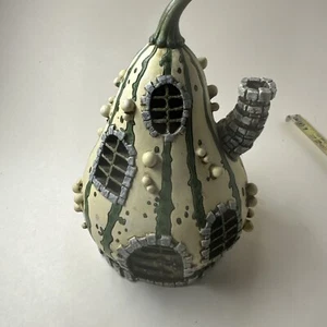 Fiddlehead Fairy Garden - Georgetown Home & Garden, Kent, WA - Calabaza detenida - Imagen 1 de 5