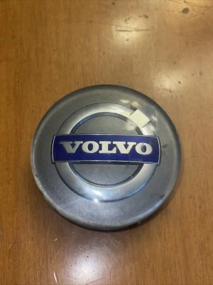 OEM Volvo C30 C70 S40 S60 S80 V40 V50 V60 V70  XC70 XC90 2003-2017 CENTER CAP - Image 1 of 2