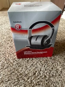 used once Radio Shack Model 33-103 2.4 Gig Digital Wireless Headphones - Picture 1 of 3
