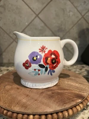 Crema cerámica floral mercadillo mujer pionera flores blancas rojas y amarillas Foto 1 de 4