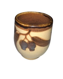 Bendigo Pottery Small Vase Cup Brown Berry Plant Ken Tresize 72-82 Epsom Ware - Picture 1 of 8