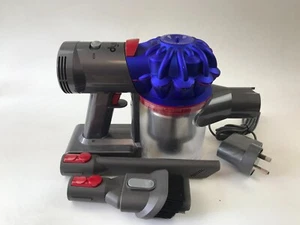Dyson V7 Trigger Handheld Cordless Vacuum + Tools - Picture 1 of 3