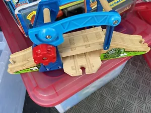 Thomas & Friends Wooden Train Railway Blue Sling Draw Bridge EUC - Bild 1 von 2