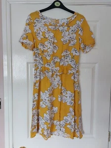 D99 WOMANS VILA YELLOW WHITE FLORAL SHORT SLEEVE SLIT BACK SUMMER DRESS UK S - Picture 1 of 4