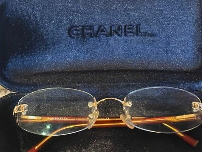 CAJA DE GAFAS CHANEL CLASSIC VINTAGE ORO 24K SIN MONTURA OVALADA LOGOTIPO CC Foto 1 de 4