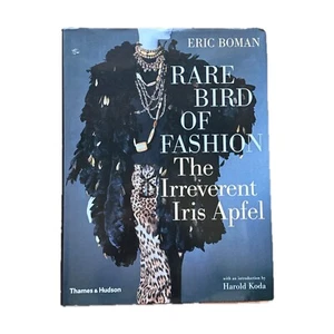 Rare Bird of Fashion: The Irreverent Iris Apfel by Eric Boman (English) Hardcove - Foto 1 di 5