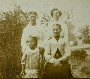 Four Generation Mother Child Daughter B&W Photograph 2.5 x 3.5 - Picture 1 of 3