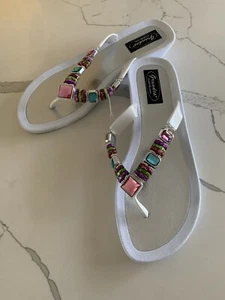 Ladies Grandco Sandals Jeweled White Flip Flops Wedge Heel size 9 EUC Never Worn - Picture 1 of 12