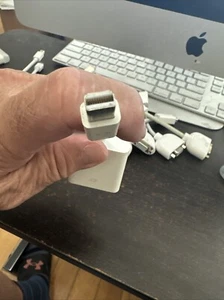 Adaptador de monitor Apple A1305 Thunderbolt Mini Display Port a cable DVI genuino - Imagen 1 de 4