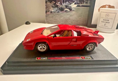 Lamborghini Countach 1988 rojo Burago escala 1/24 Die Cast modelo coche hecho en Italia Foto 1 de 4
