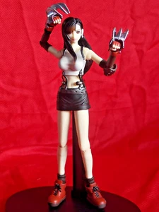 VERPACKTE TIFA + DRAGON CLAW HANDS FINAL FANTASY VII ACTIONFIGUR H7,5" 19cm UK 🚚 - Bild 1 von 12