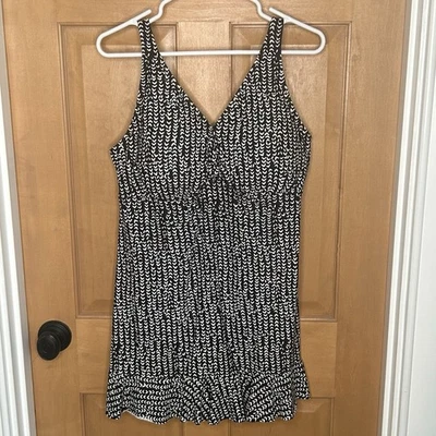 La Blanca One Piece Skirted Swimsuit 18W Swimdress Abstract Black White - Image 1 of 4