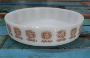 Vintage Federal Brown Sunflower Milk Glass Serving Flat Bowl 1 Quart Heat Proof - Picture 1 of 10