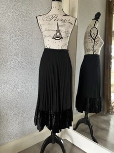 PENNY BLACK BLACK PLEATED SKIRT WITH VELVET TRIM SIZE 8 - Picture 1 of 3